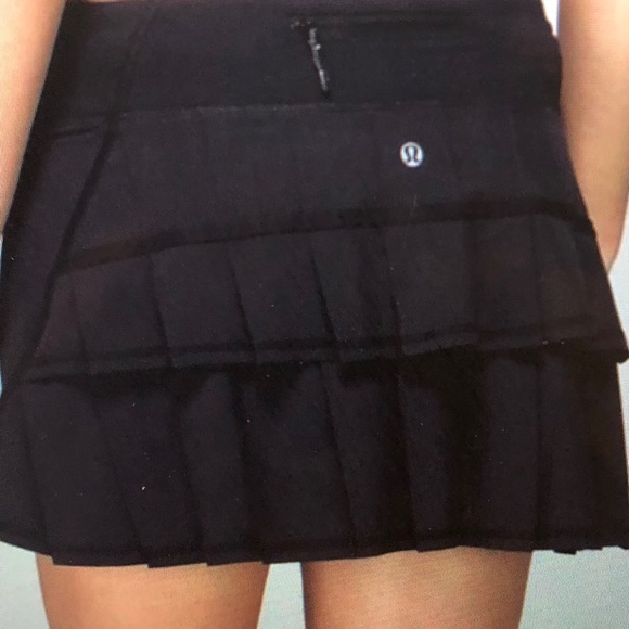 lululemon athletica Dresses & Skirts - Lululemon Black Skirt size 8